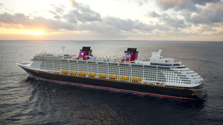Disney-Cruise-ship-photo