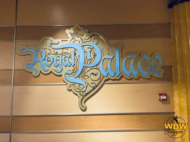 Disney-Dream-Royal-Palace-Sig