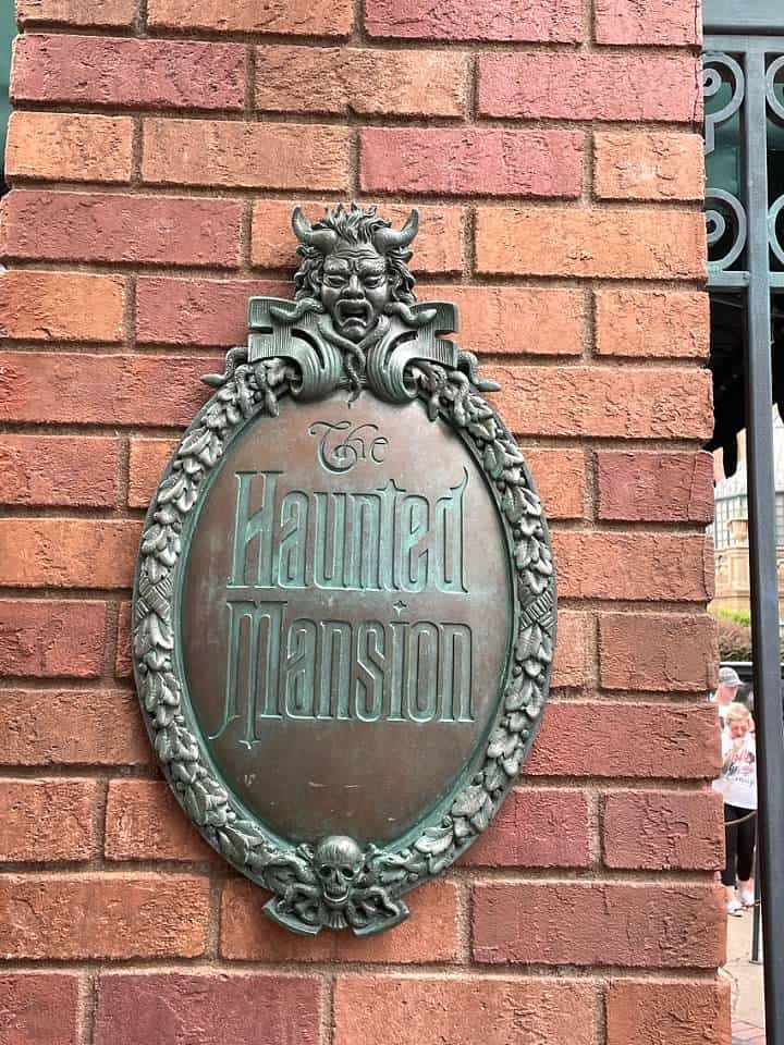 Haunted-Mansion-Sign